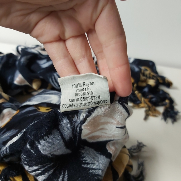 🤯2/$15 Floral Blue and Yellow Cover Up Or Scarf - Picture 8 of 9